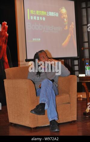 Amerikanische Sänger Bobby McFerrin wird dargestellt, während einer Pressekonferenz in Shanghai, China, 29. Februar 2012. Stockfoto