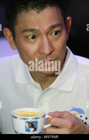 Hong Kong Sänger und Schauspieler Andy Lau wird dargestellt, während eine Charity-aktion in Hong Kong Ocean Park in Hongkong, China, 12. Juli 2012. Stockfoto