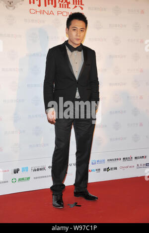 Chinesische Schauspieler Liu Ye stellt während eines Fashion Awards Zeremonie in Beijing, China, 5. Januar 2012. Stockfoto