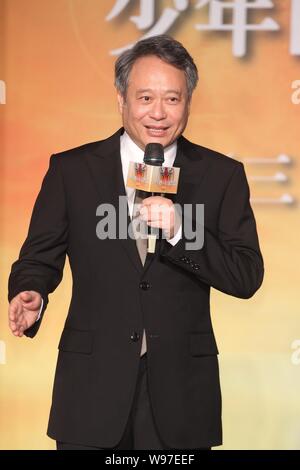 Der Taiwanesische Regisseur Ang Lee spricht während einer Pressekonferenz für den 3D-Film, das Leben von Pi, in Taipei, Taiwan, 7. November 2012. Stockfoto
