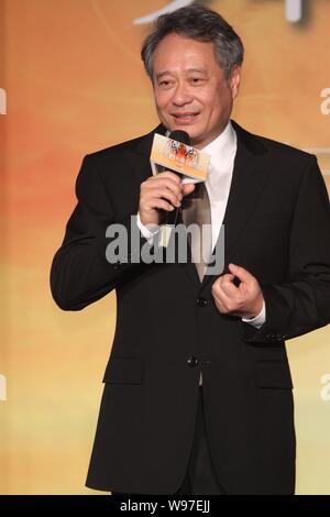 Der Taiwanesische Regisseur Ang Lee spricht während einer Pressekonferenz für den 3D-Film, das Leben von Pi, in Taipei, Taiwan, 7. November 2012. Stockfoto