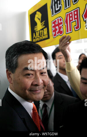 Chief Executive Kandidat Leung Chun - ying abgebildet ist während der Wahl 2012 Chief Executive der Sonderverwaltungsregion Hongkong in Hongkong Stockfoto