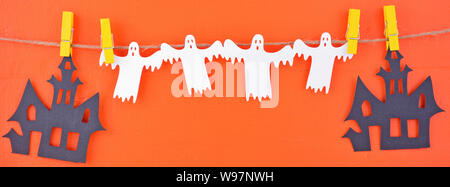 Halloween Bunting Girlande Social Media Banner Größe passt eine beliebte Social Media Bildplatzhalter. Stockfoto