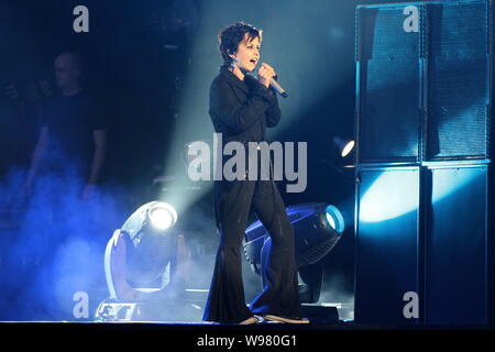 Irish Rock Band The CranBerries führt bei einem Konzert auf der China Tour bei MasterCard Zentrum in Peking, China, 28. Juli 2011. Stockfoto