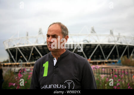 Olympischen rudernden Meister Sir Steve Redgrave von England besucht das Olympic Park in Stratford, London, UK, 31. Oktober 2011. Doppel Olympiasieger Edw Stockfoto