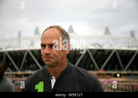 Olympischen rudernden Meister Sir Steve Redgrave von England besucht das Olympic Park in Stratford, London, UK, 31. Oktober 2011. Doppel Olympiasieger Edw Stockfoto