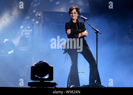 Irish Rock Band The CranBerries führt bei einem Konzert auf der China Tour bei MasterCard Zentrum in Peking, China, 28. Juli 2011. Stockfoto