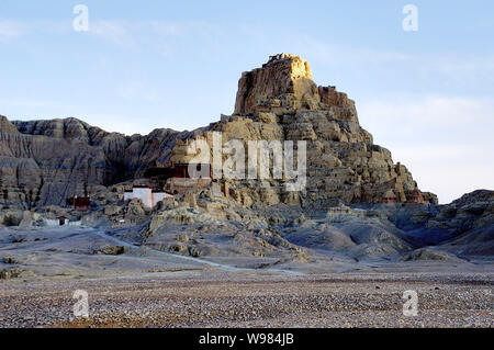 ------ Landschaft des Guge Dynastie Ruinen in der Präfektur Ngari Zanda County, im Südwesten von China der Autonomen Region Tibet, 11. Mai 2006. China hat Inve Stockfoto