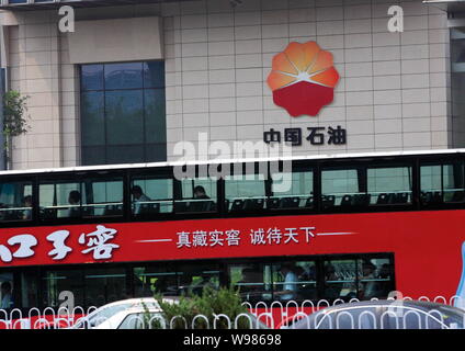 ---- Blick auf das Bürogebäude in der Zentrale der CNPC (China National Petroleum Corporation), Muttergesellschaft von PetroChina, Peking, 17 Augus Stockfoto