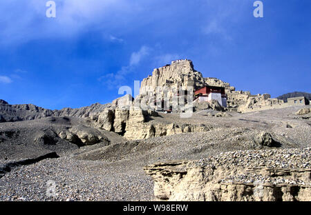 ---- Dieses undatierte Datei Foto zeigt die Landschaft von der Guge Dynastie Ruinen in der Präfektur Ngari Zanda County, im Südwesten von China Tibet autonomen Stockfoto