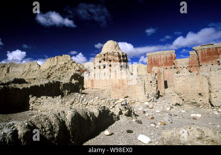 ---- Dieses undatierte Datei Foto zeigt die Landschaft von der Guge Dynastie Ruinen in der Präfektur Ngari Zanda County, im Südwesten von China Tibet autonomen Stockfoto