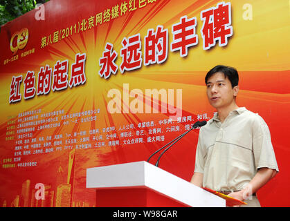 Robin Li (Li Yanhong), Vorsitzender und CEO von Baidu, spricht in einem Museum Kennzeichnung der Website der CPCs ersten nationalen Kongress in Shanghai, China, 8. Juni 2 Stockfoto