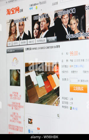 Screenshot in Shanghai, China, am 25. August 2011 zeigt Luxus Shopping Taschen auf Taobao Mall verkauft (tmall.com), der Online Shopping Mall von Taobao. Stockfoto