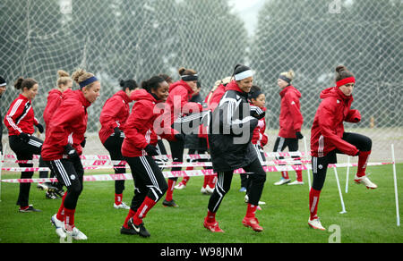 Fußball-Spieler der kanadische nationale Fußballmannschaft der Praxis während einer Schulung für die 2011 Frauen vier Nationen Turnier in Chongqing, Stockfoto