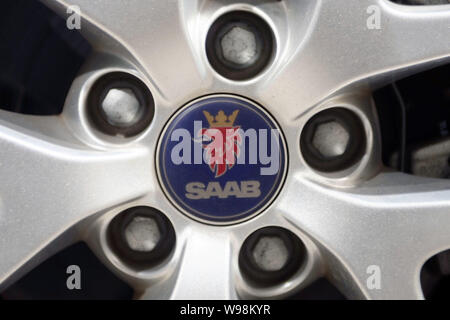 Blick auf das Logo von SAAB an einem 4S Store in Shanghai, China, 20. Dezember 2011. Saab Automobile AB in Konkurs, die der schwedische Automobilhersteller Stockfoto