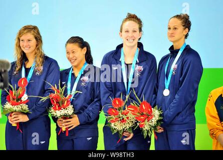 Us-Team erhält Silbermedaillen bei den Frauen 4 á 100 m Freistilstaffel während der 26 Sommer-universiade in Shenzhen, China Guangdong Provinz, 14. Stockfoto