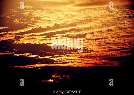 Sonnenaufgang und Sonnenuntergang Hintergrund. Stockfoto