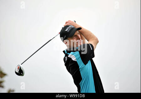 Jim Furyk der Vereinigten Staaten zweigt weg während des Sees Malaren Shanghai Masters Golf Turnier in Shanghai, China, 27. Oktober 2011. U.S. Open Cham Stockfoto