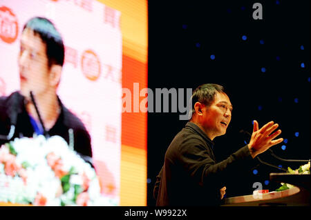 Chinesische Kung Fu Star Jet Li liefert eine Rede auf dem 8. Gipfel Netrepreneur in Hangzhou City, East China Zhejiang provinz, 10. September 2011. Chin Stockfoto