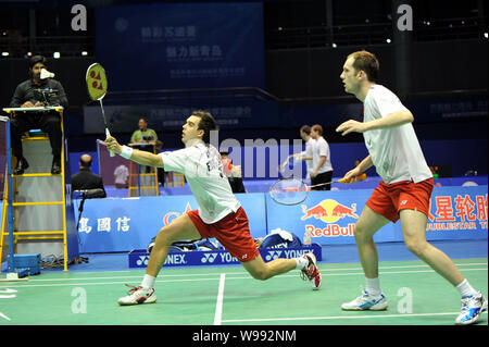 Englands Andrew Ellis und Chris Adcock konkurrieren gegen Denmarks Jonas Rasmussen und Mads Conrad-Petersen während der mens Doppel an der BWF badmi Stockfoto