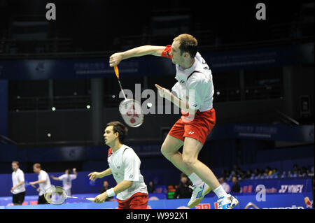 Englands Andrew Ellis und Chris Adcock konkurrieren gegen Denmarks Jonas Rasmussen und Mads Conrad-Petersen während der mens Doppel an der BWF badmi Stockfoto