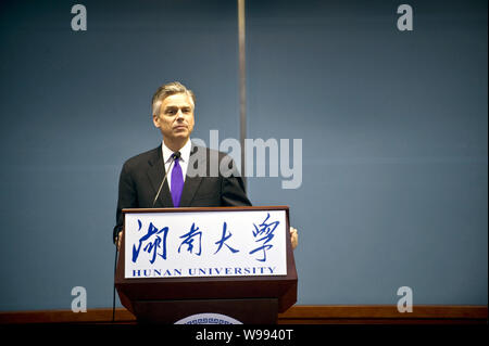 Jon Huntsman Jr., Botschafter der Vereinigten Staaten zu China, liefert eine Rede an der Hunan University in Changsha, Provinz Hunan, China Central Stockfoto