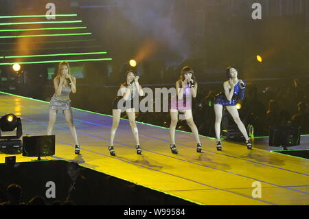 Mitglieder der Sistar, vier - Die koreanischen Mädchen Gruppe unter der Führung der Starship Unterhaltung, bei der K-pop Girls in Love Live in HK Stockfoto