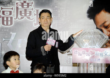 Hong Kong Sänger und Schauspieler Andy Lau besucht die Premiere des Films, was Frauen wollen, in Hongkong, China, 13. Februar 2011. Stockfoto