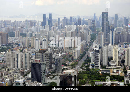 --FILE -- Darstellung von Clustern von Wolkenkratzern, Hochhaus Büro- und Wohngebäuden Mehrfamilienhäusern in Shenzhen City, South China Guangdong Provinz, 11 Au Stockfoto