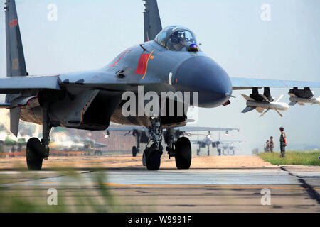 ---- Blick auf eine J-11 Jet Fighter in Peking, China, 16. September 2009. China, sagte am Freitag (4. März 2011) seine militärischen Ausgaben für 2011 Stockfoto