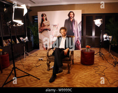 Deutsche Regisseur Florian Henckel von Donnersmarck ist bei einem Interview nach der Premiere des Films gesehen, der Tourist, in Peking, China, Februar Stockfoto