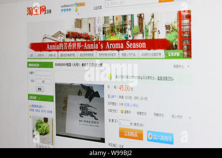 Screenshot in Shanghai, China, am 25. August 2011 zeigt Papier Burberry Einkaufstaschen auf Taobao Mall verkauft (tmall.com), der Online Shopping Mall von Stockfoto