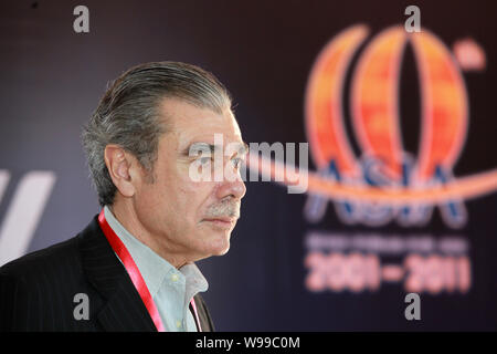 Der ehemalige US-Handelsminister Carlos Gutierrez abgebildet ist am Veranstaltungsort der 2011 Boao Forum für Asien Jahreskonferenz in Qionghai City, South Stockfoto