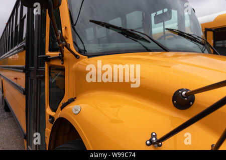 Big Yellow School Bus verwendet, um Kinder zu transportieren Stockfoto