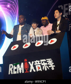 Jamaican-American Sänger Sean Kingston (links), taiwanesische Sängerin Wilber Pan (rechts) und Marmelade Hsiao (Zweite links) eine Pressekonferenz der Remix musi teilnehmen Stockfoto