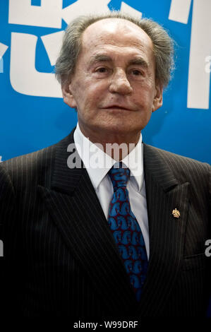 Pal Sarkozy, Vater des französischen Präsidenten Nicolas Sarkozy, besucht eine Ausstellung mit Werken von Ihm und Werner Hornug, ein deutscher Künstler, in B Stockfoto