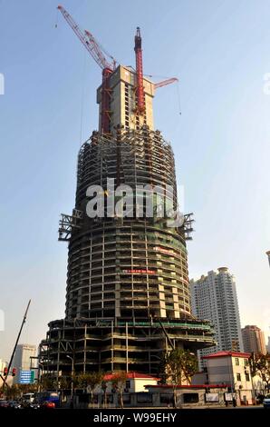 Blick auf die Baustelle des Shanghai Tower, die Welten der Zukunft zweite - das höchste Gebäude in Shanghai, China, 28. Dezember 2011. Arbeit cr Stockfoto
