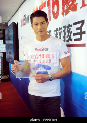 Hong Kong Schauspieler - Sänger Aaron Kwok besucht eine Wohltätigkeitsveranstaltung der RoadShow in Hongkong, China, 1. Juni 2011. Stockfoto