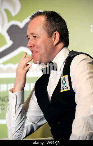 Scottish Professional snooker player John Higgins besucht eine Pressekonferenz für den Internationalen Snooker Classic 2011 in Qionghai City, South China Stockfoto