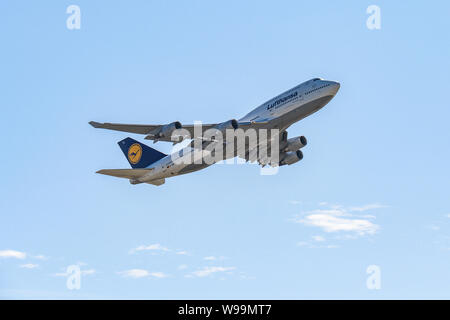 Frankfurt Deutschland 11.08.19 Lufthansa Boeing 747 Jumbo Jet 4 - Motor Jet Airliner an der Fraport Flughafen Abflug ab. Stockfoto