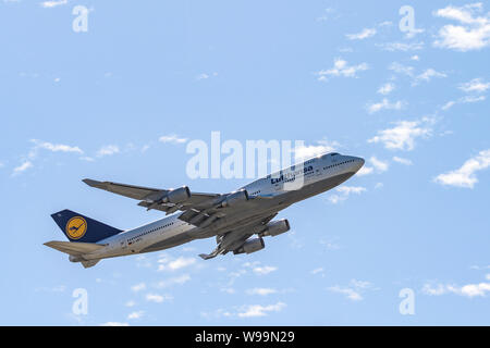 Frankfurt Deutschland 11.08.19 Lufthansa Boeing 747 Jumbo Jet 4 - Motor Jet Airliner an der Fraport Flughafen Abflug ab. Stockfoto