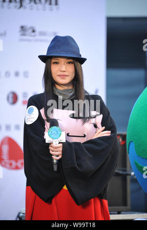 Taiwanesische Schauspielerin Shu Qi besucht eine ökologische Kampagne in Peking, China, 29. Oktober 2011. Stockfoto