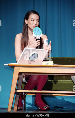 Taiwanesische Schauspielerin Shu Qi besucht eine Pressekonferenz Erde Engel Flash in Taipei, Taiwan, 5. Juni 2011 zu fördern. Stockfoto