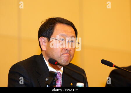 Akio Toyoda, Präsident von Toyota, ist auf einer Pressekonferenz in Beijing, China, Montag, 1. März 2010 gesehen. Toyota Motor Corp. Präsident Akio Toyoda, so Stockfoto