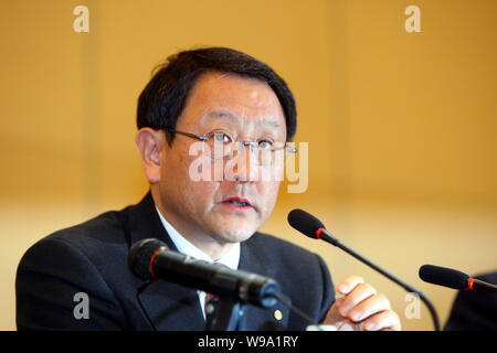 Akio Toyoda, Präsident von Toyota, spricht auf einer Pressekonferenz in Beijing, China, Montag, 1. März 2010. Toyota Motor Corp. Präsident Akio Toyoda Sou Stockfoto