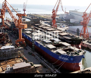 Bulk cargo Schiffe werden auf der Werft von shanhaiguan Shipbuilding Industry Co., Ltd. in Qinhuangdao Stadt, North China Provinz Hebei, 26 O gebaut Stockfoto