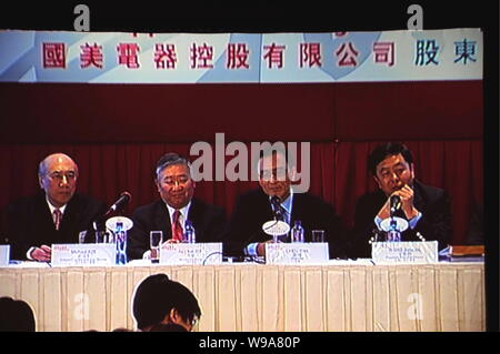 (Zweite links) und der TV-Screenshot in Hongkong am 28. September 2010 zeigt Zhu Jia, Non-Executive Director von Gome Elektrogeräte Fei Stockfoto