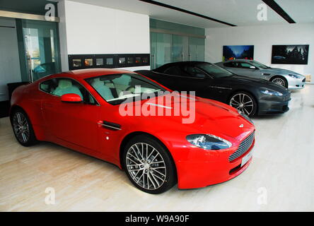 Aston Martin Luxus Autos sind in der Aston Martin Flagship Store in Peking, China, 26. Januar 2010. Der Luxushersteller Aston Martin geöffnet Stockfoto