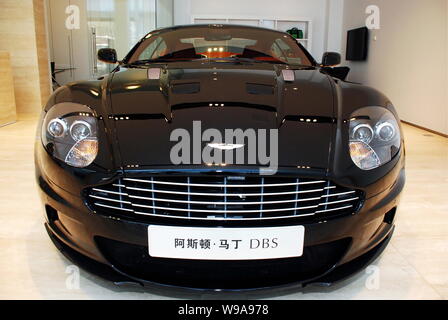 Ein Aston Martin DBS ist auf Anzeige im Aston Martin Flagship Store in Peking, China, 26. Januar 2010. Der Luxushersteller Aston Martin öffnete es Stockfoto