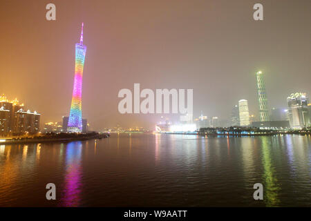 Nachtansicht des Canton Tower, die früher als der Guangzhou TV und Sightseeing Tower in Guangzhou City, South China Guangdong Provinz, 28 Septemb Stockfoto
